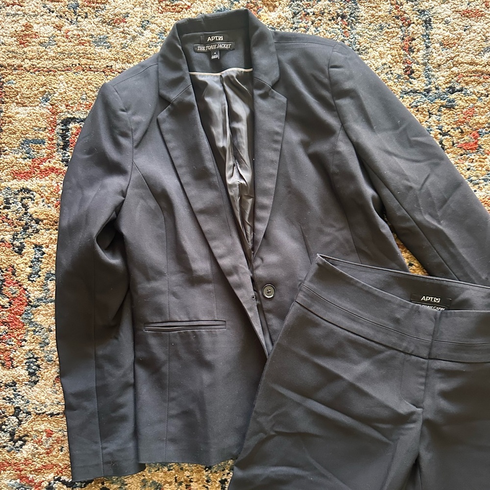 APT9: Pants The Torie Capri SIZE:4, Blazer SIZE:4
